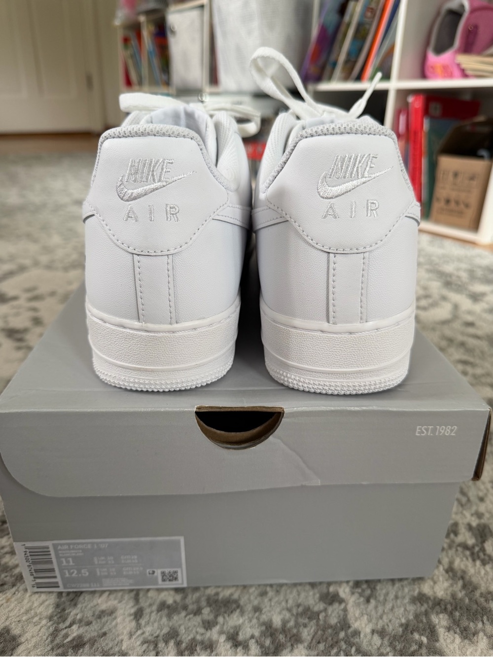 Nike Men's Low-Top Sneakers in White with Navy Accent Air Force 1 ‘07 - Picture 3 of 11